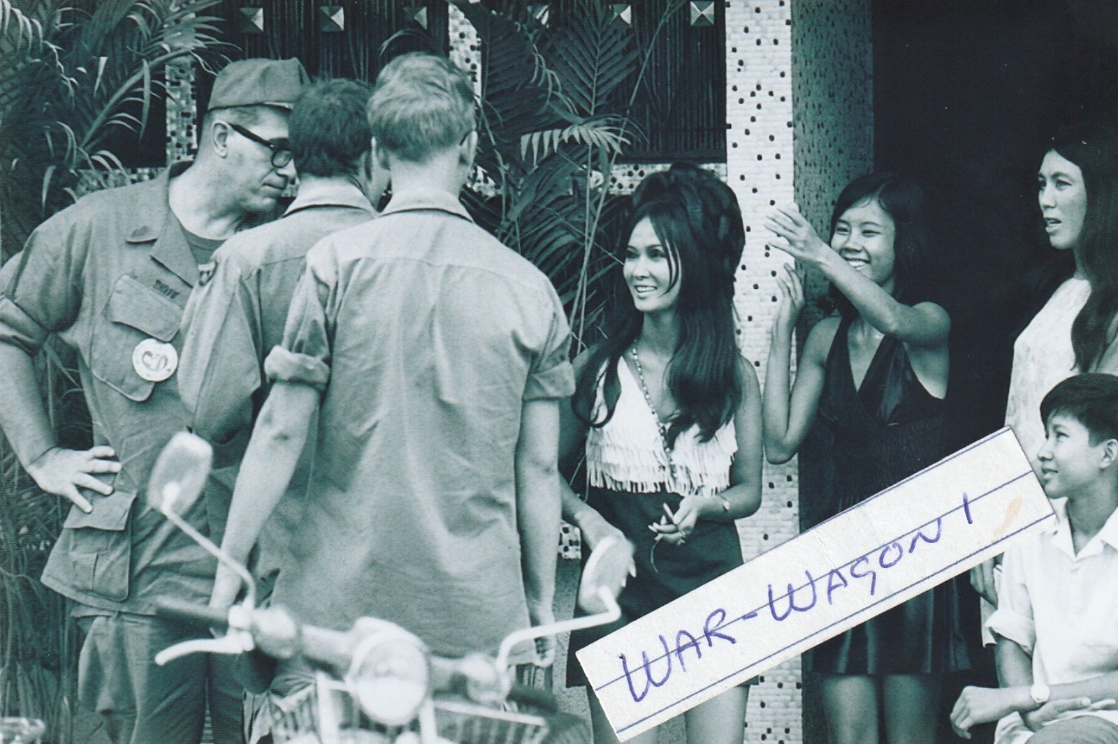 Vietnam  War  Photos -- . Saigon Ladys..