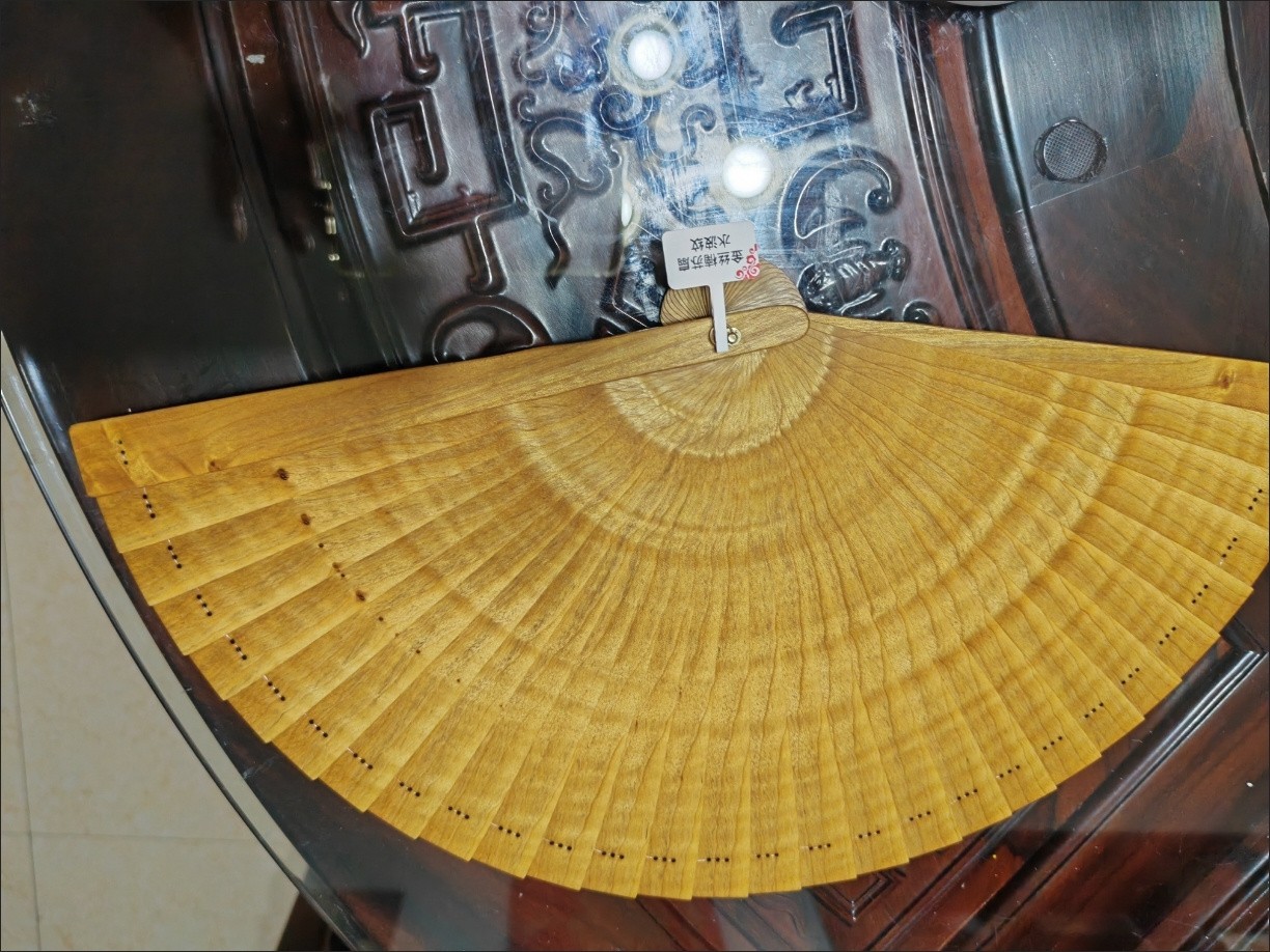 Golden Nanmu Fan Chinese Style Handmade Mini Su Fan Tassel Decor Portable