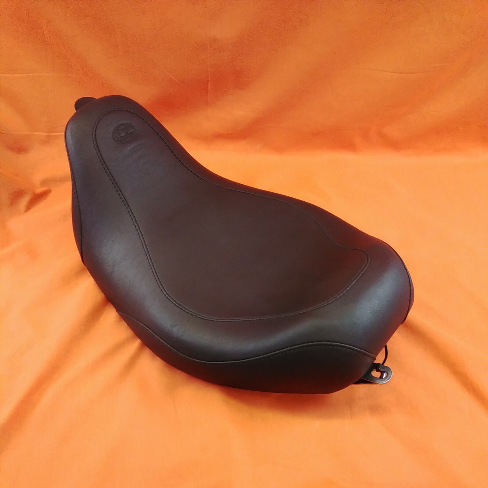 MUSTANG WIDE TRIPPER SOLO SEAT FOR HARLEY-DAVIDSON TOURING 76692