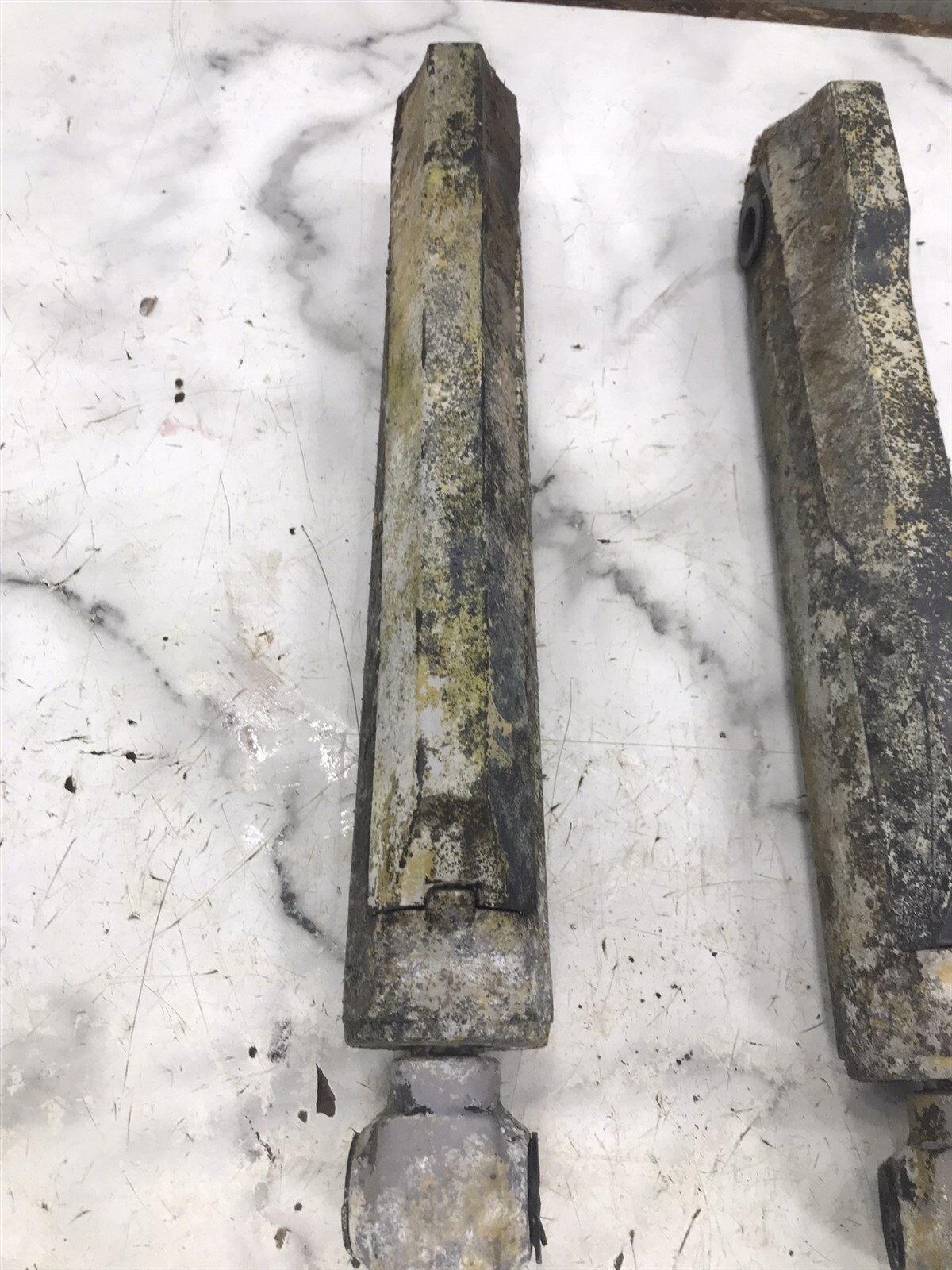 Volvo Penta out drive outdrive trim tilt lift hydraulic cylinders