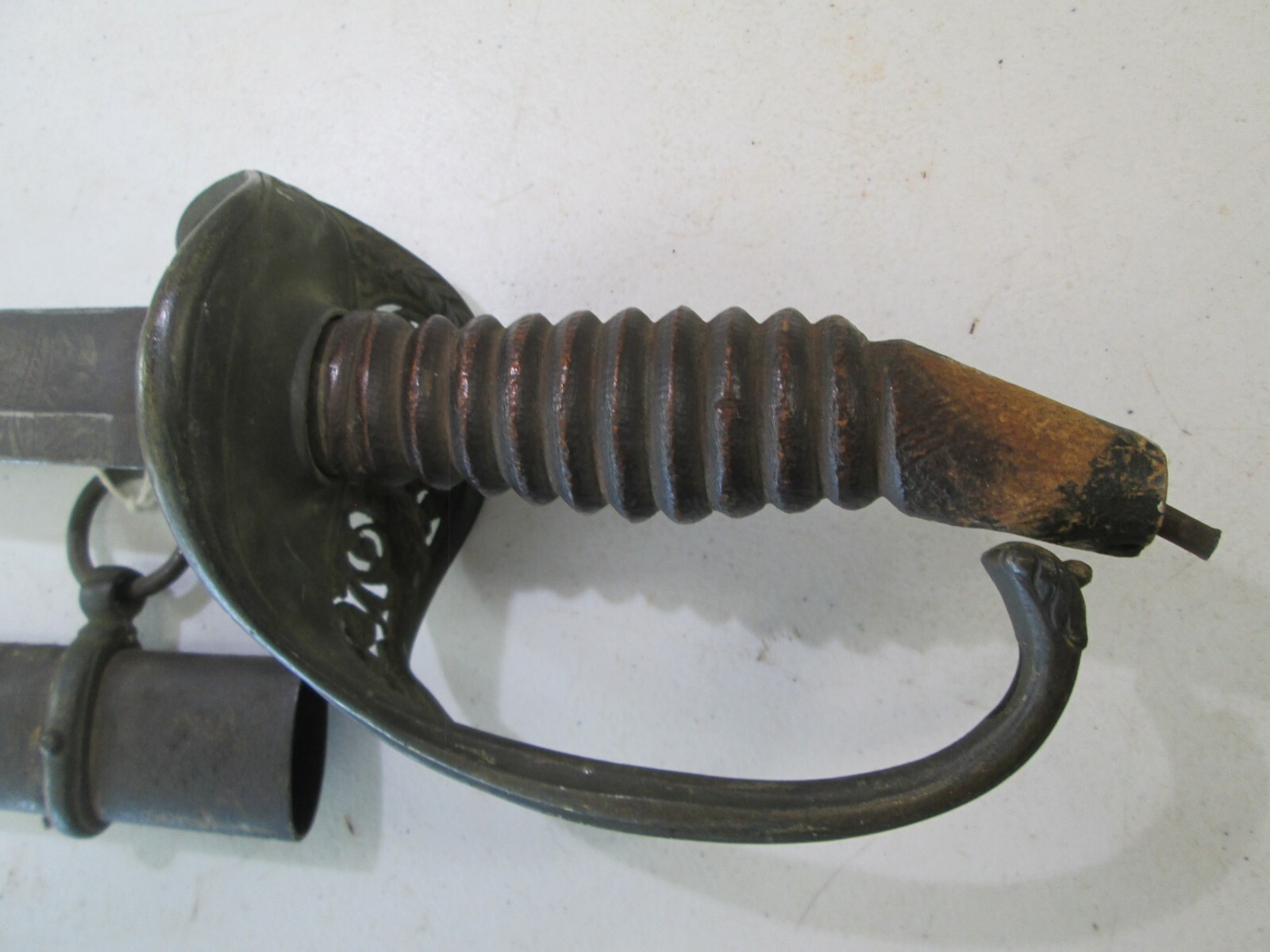 US CIVIL WAR FOOT OFFICERS SWORD W SCABBARD MARKED ETCHED US E PURUBUS UNUM #W27