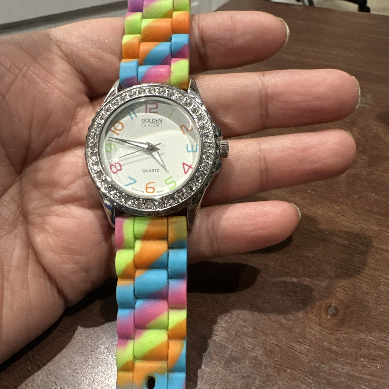 Working 38mm Golden Classic Multicolor Silicone Watch Quartz Crystals Bezel Face