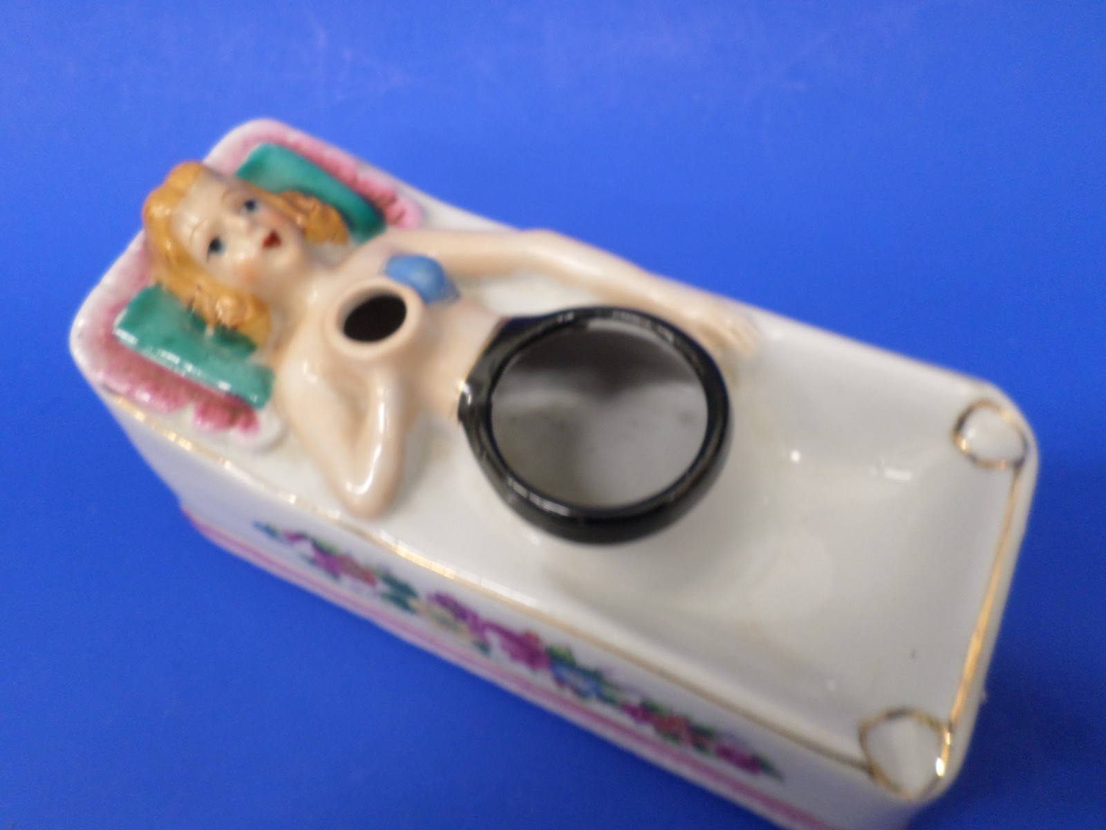 Vintage SEXY Risque Lady w/ Fan Black Shorts Legs NAUGHTY NODDER ASHTRAY