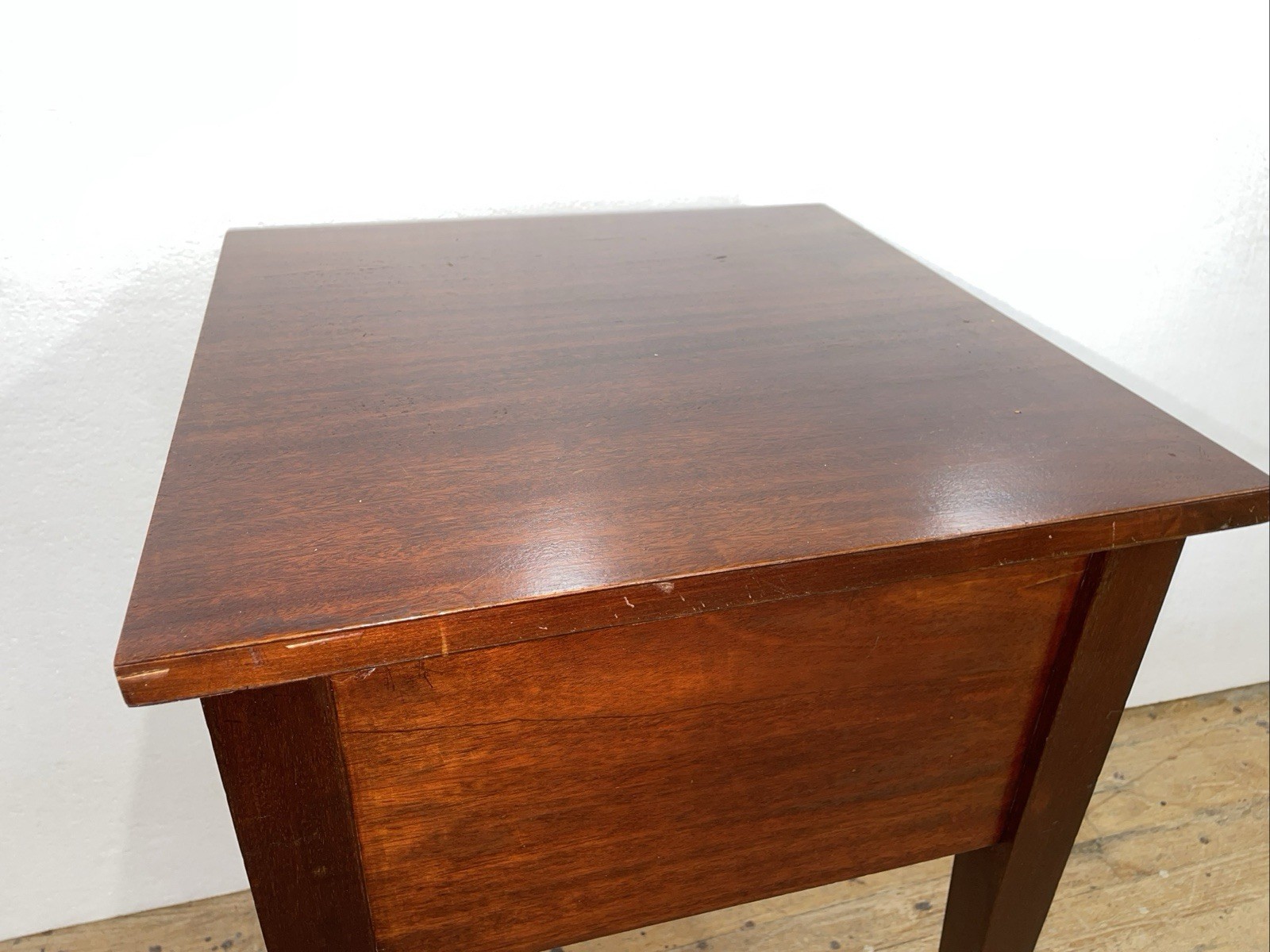 Vintage Mahogany 2 Drawer Table Nightstand lamp stand Glass knobs