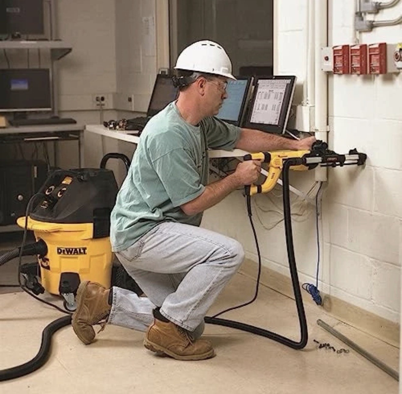 DEWALT D25301D Dust Extractor Telescope w/ Hose for SDS Rotary Hammers