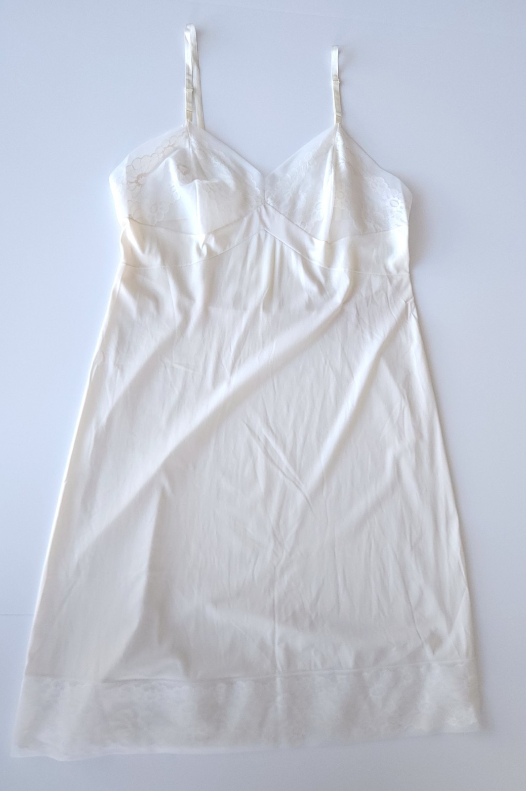 Vintage Vanity Fair Lingerie Slip Size 40 L Ivory Lace Made in USA Coquette