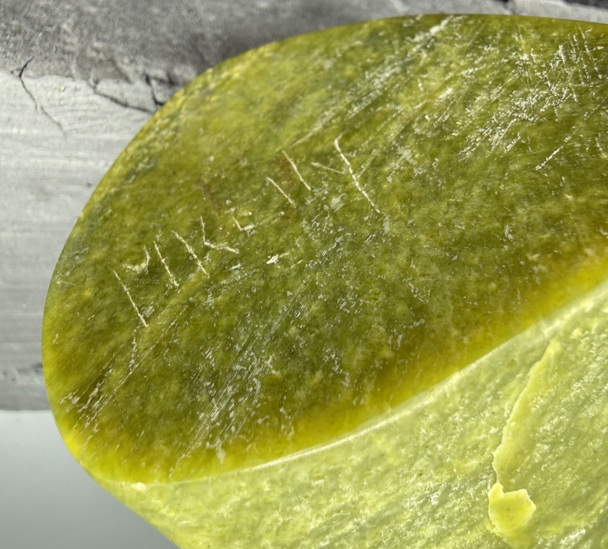 INUIT CARVED BEAR HEAD BY MOSHE KELLY carved serpentine