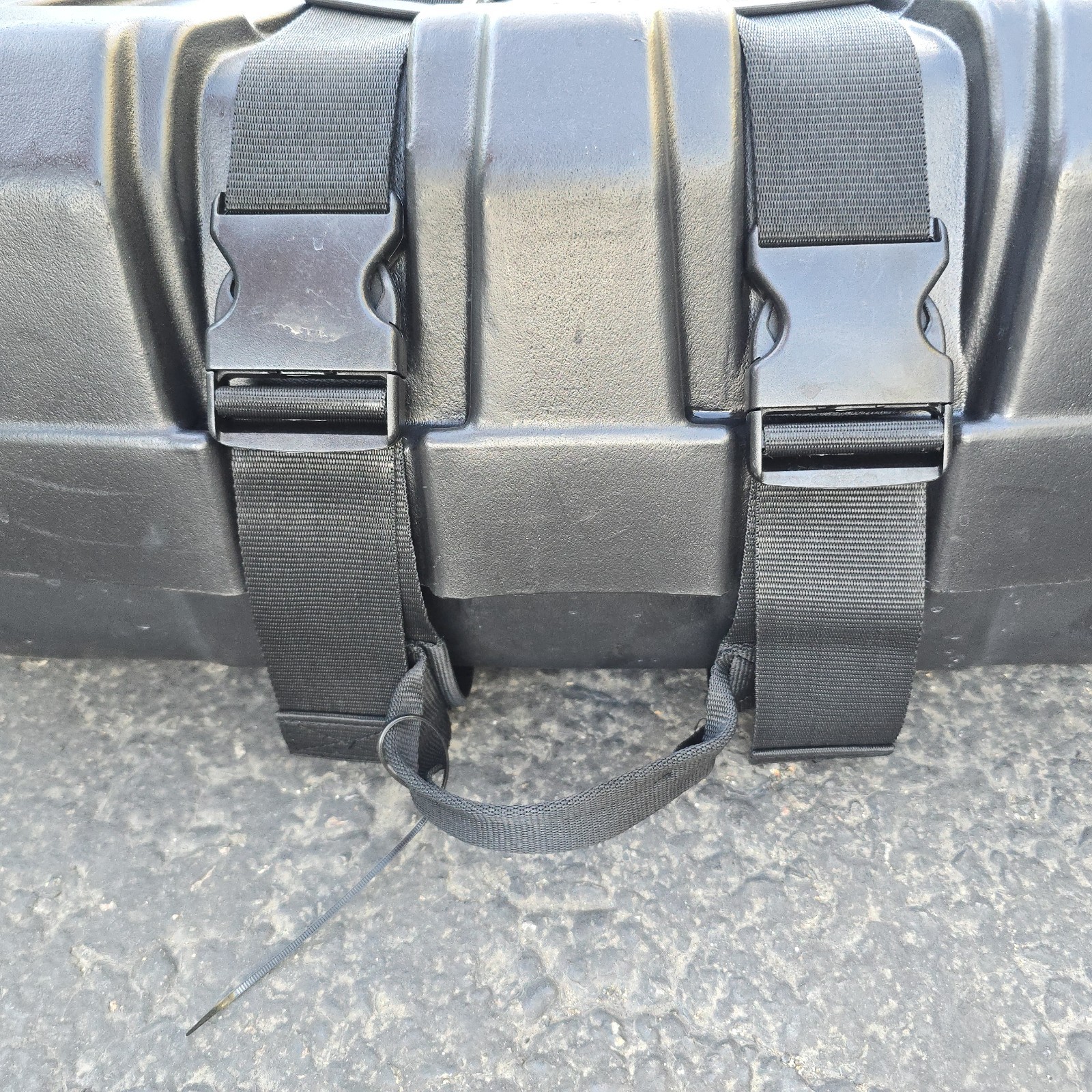 Thule Roundtrip Transition Hard Bike Travel Case - lightly used, straps, wheels