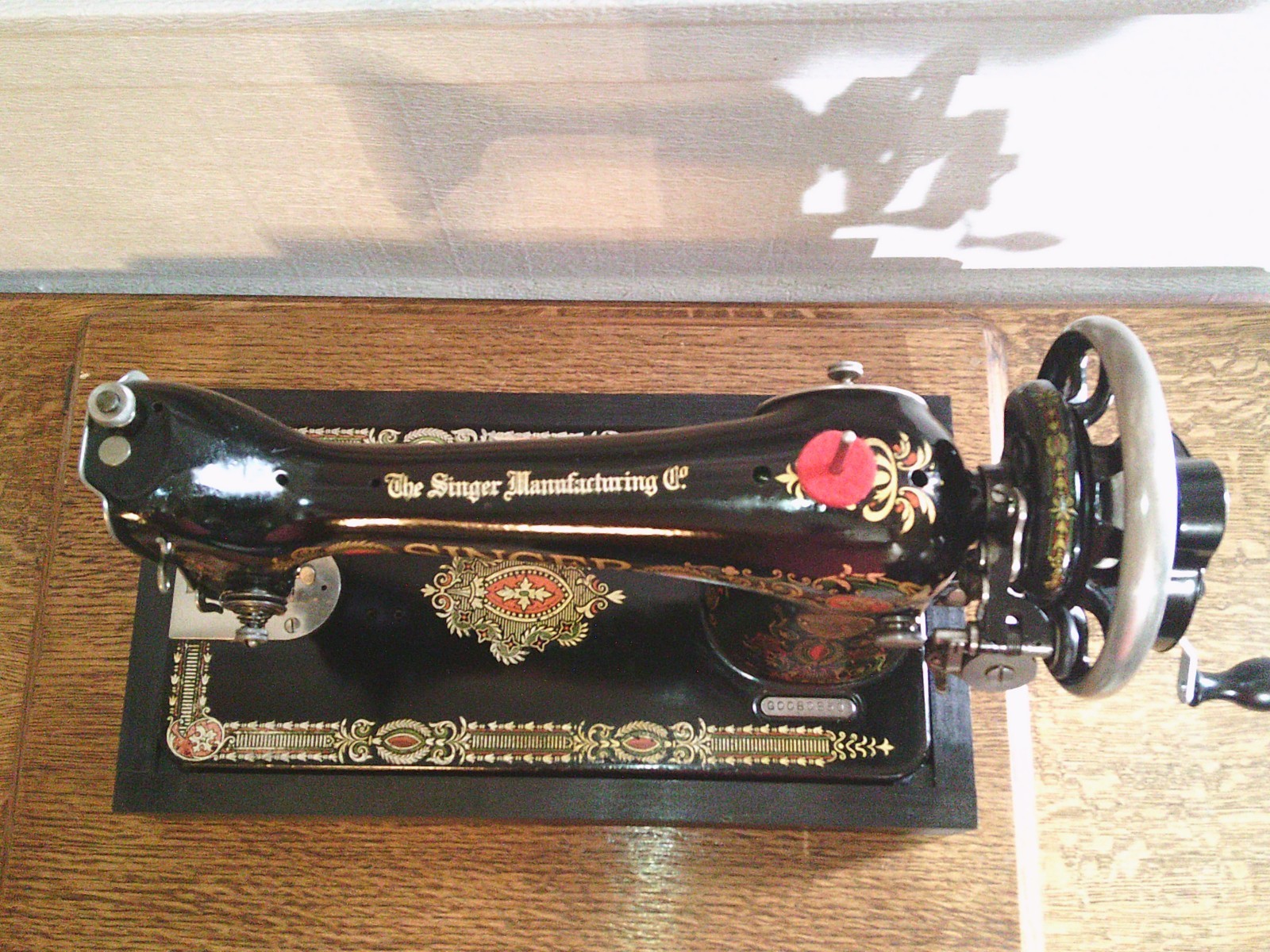 ANTIQUE SINGER SEWING MACHINE MODEL 66 'RED EYE', HAND CRANK, SERVICED