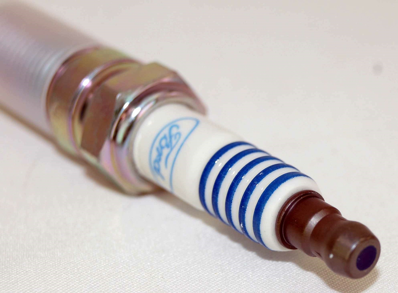 Set of 8 Genuine OEM Motorcraft SP589 CYFS12YT6 Spark Plug replaces SP520 SP520X