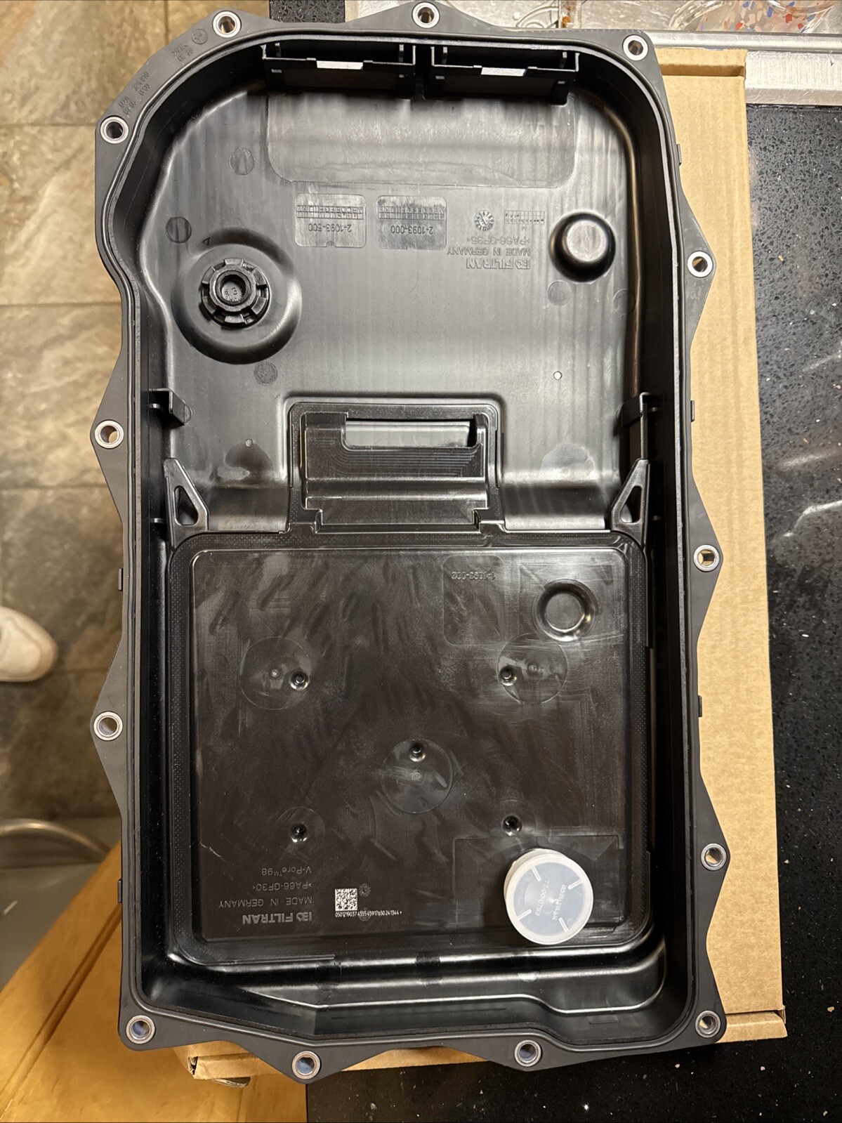 GENUINE Mopar 68225344AA Automatic Transmission Oil Pan / FILTER KIT