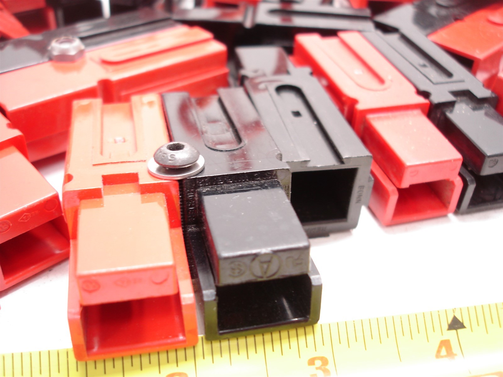 165 TOTAL NASCAR ASSORTED ANDERSON QUICK CONNECT BATTERY WIRE CONNECTOR HOUSINGS