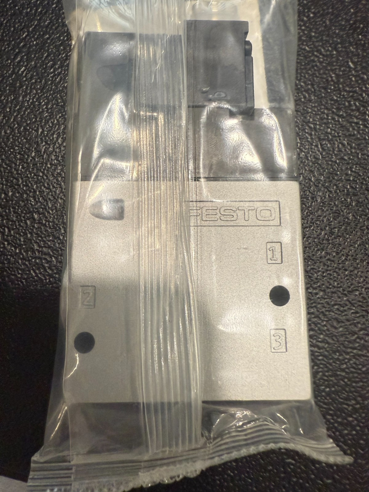 NEW Festo CPE18-M1H-3GLS-1/4 163145 Solenoid Valve CPE18M1H3GLS1/4 Free Shipping