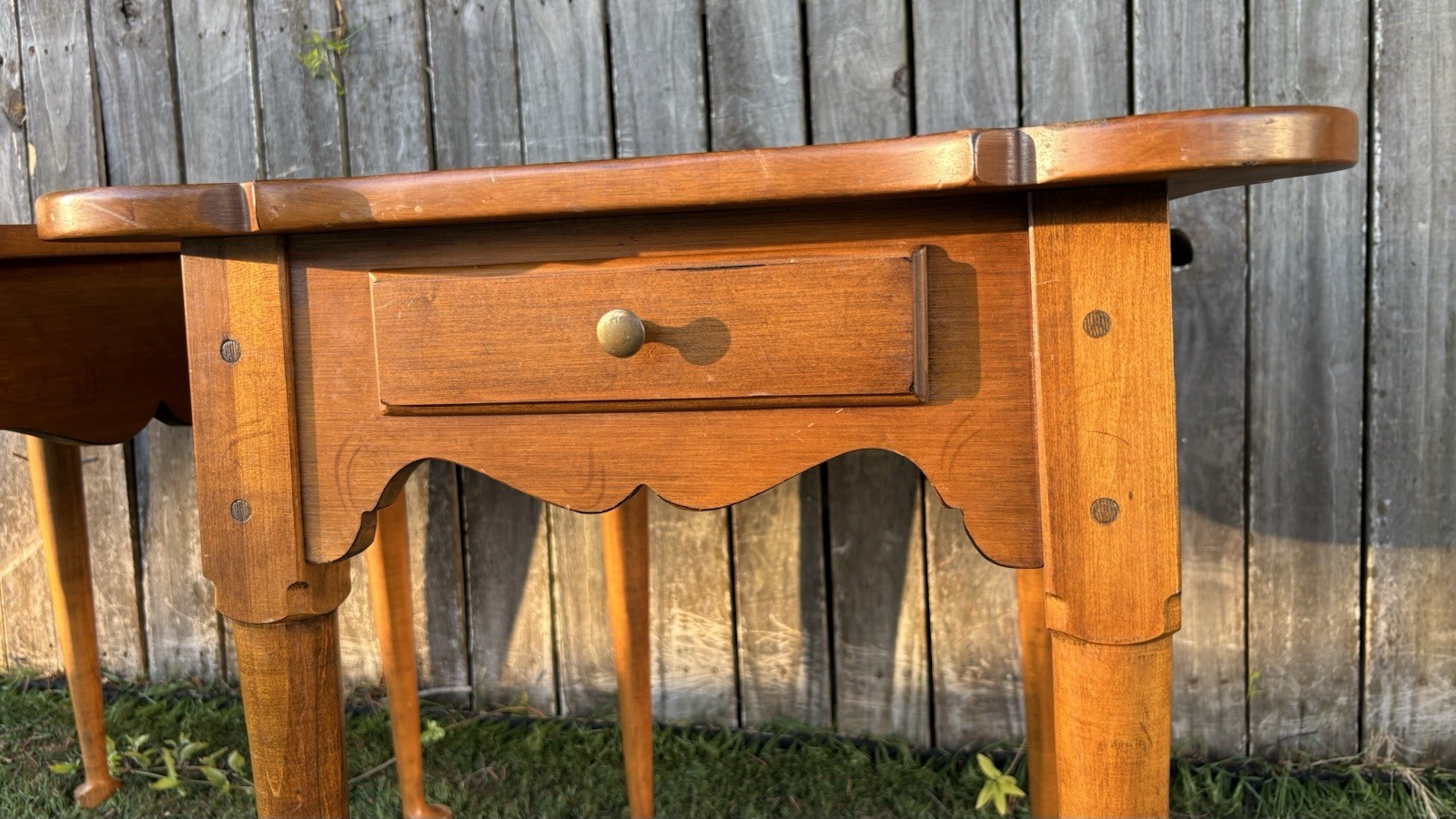 ETHAN ALLEN Maple Colonial Early American Country French Heirloom Nightstands