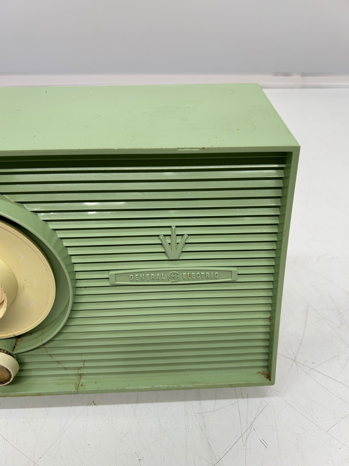 Vtg General Electric Maybe T-103A Mint AM Tube Radio MCM Powers On As Is