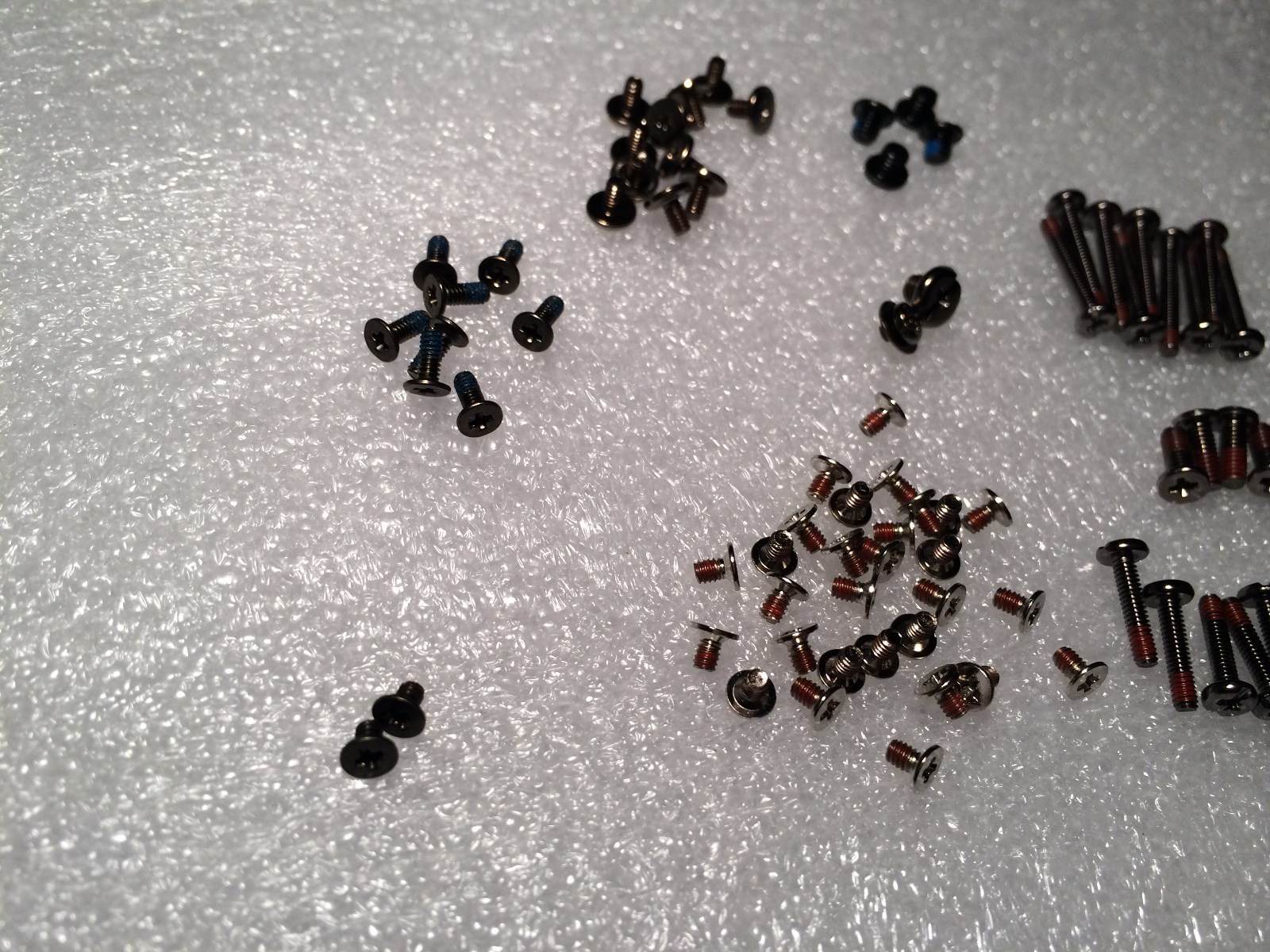 IBM Lenovo thinkpad T61 complete screws set for one Laptop assembly.