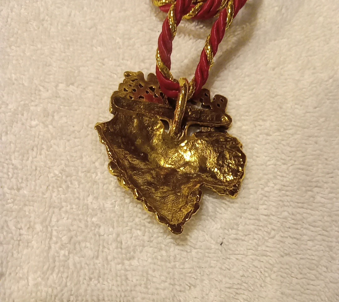 Krewe of Bacchus 2001 Grape Pendant Mardi Gras Krewe Favor