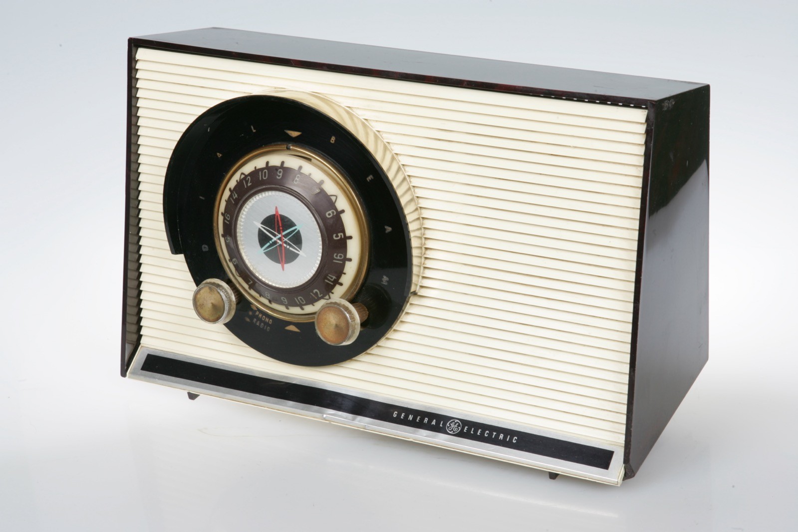 1957 GE Atomic Dial Beam Tube Radio "Leave It To Beaver" Model 860 WORKS Great!