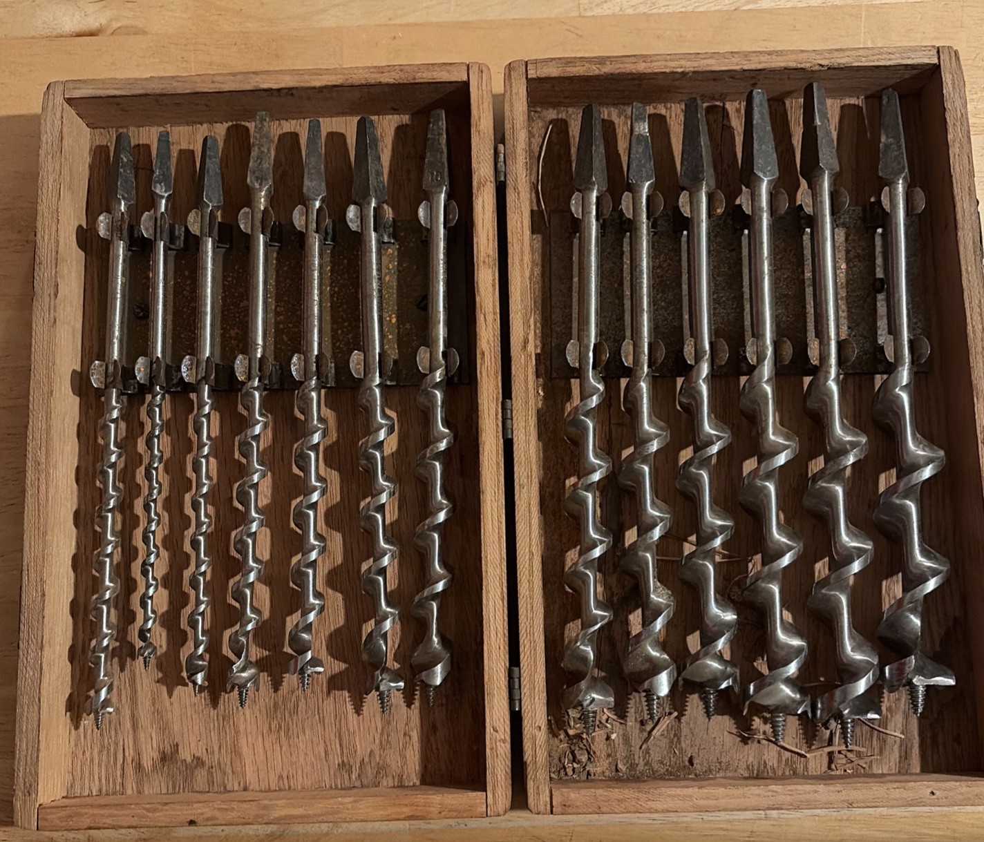 13 PIECE IRWIN AUGER DRILL BIT SET W/ WOOD CASE
