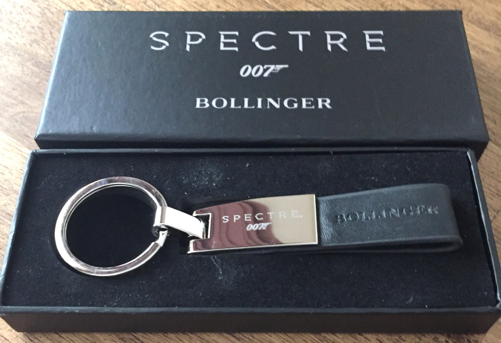 BOLLINGER CHAMPAGNE JAMES BOND 007 SPECTRE KEYRING COLLECTORS ITEM RARE