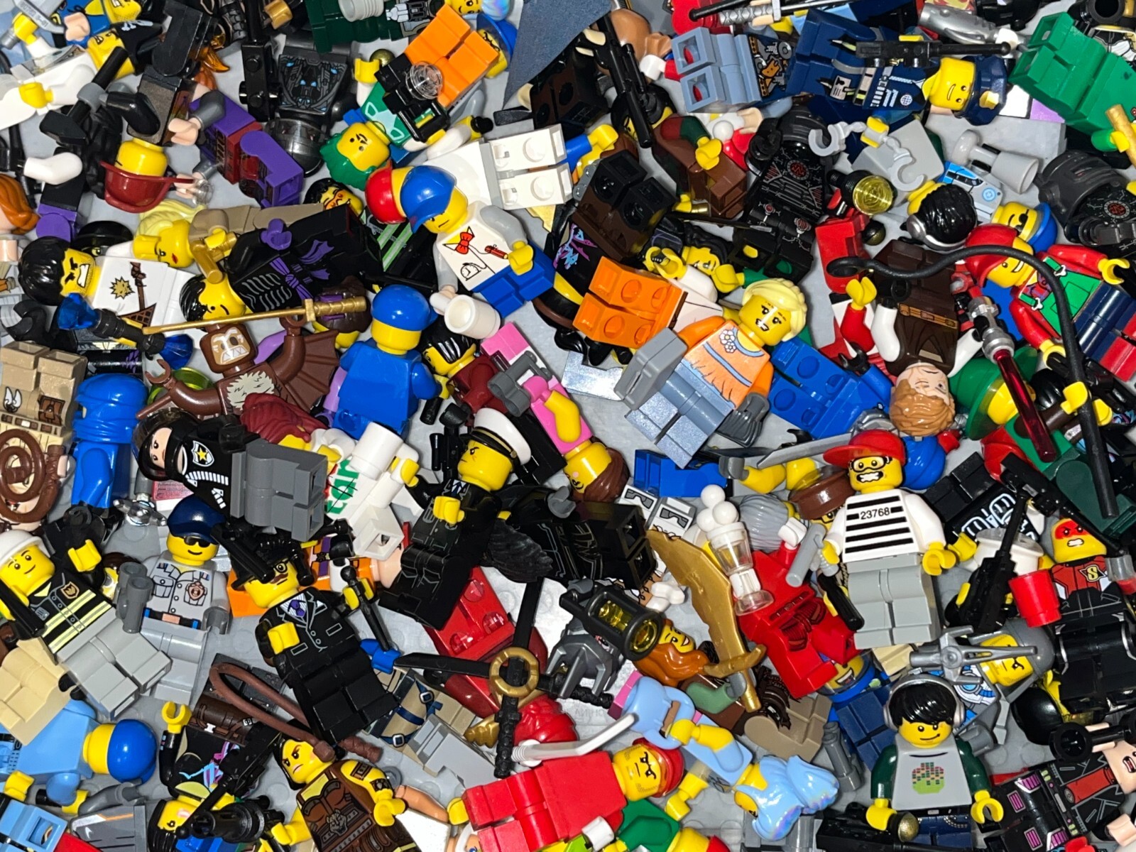 LEGO MINIFIGURES BULK LOT OF 10 TOWN CASTLE CITY SPACE + 30 FREE ACCESSORIES