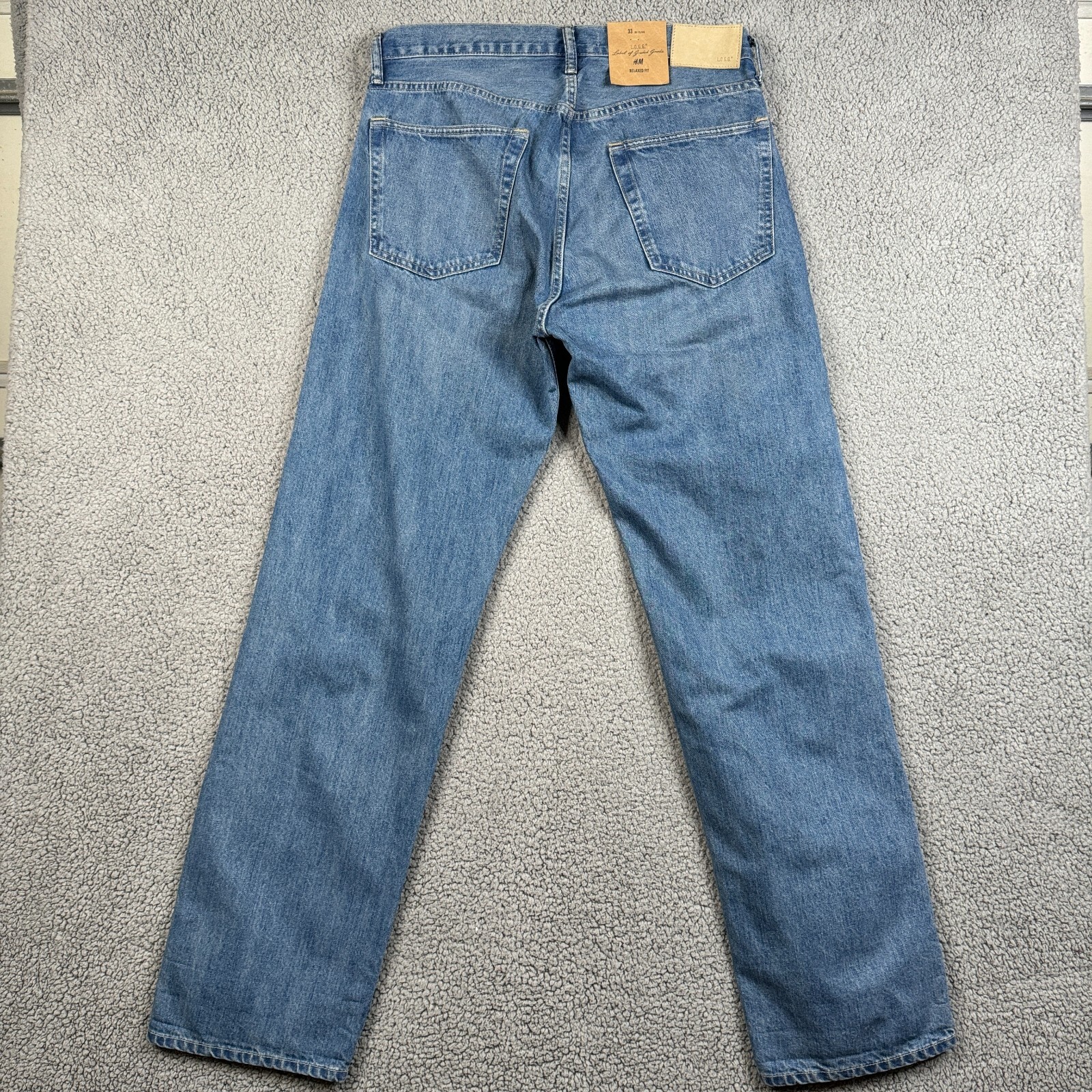 H&M Jeans Mens Size 33x33 Medium Wash Relaxed Fit 100% Cotton Button Fly NWT