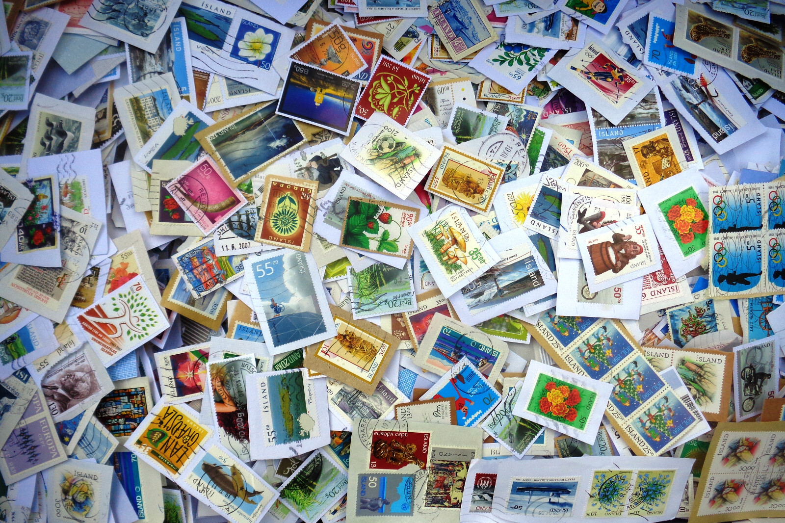 ICELAND II. 1 oz.(28 grams). Stamp mixture/kiloware on single paper.