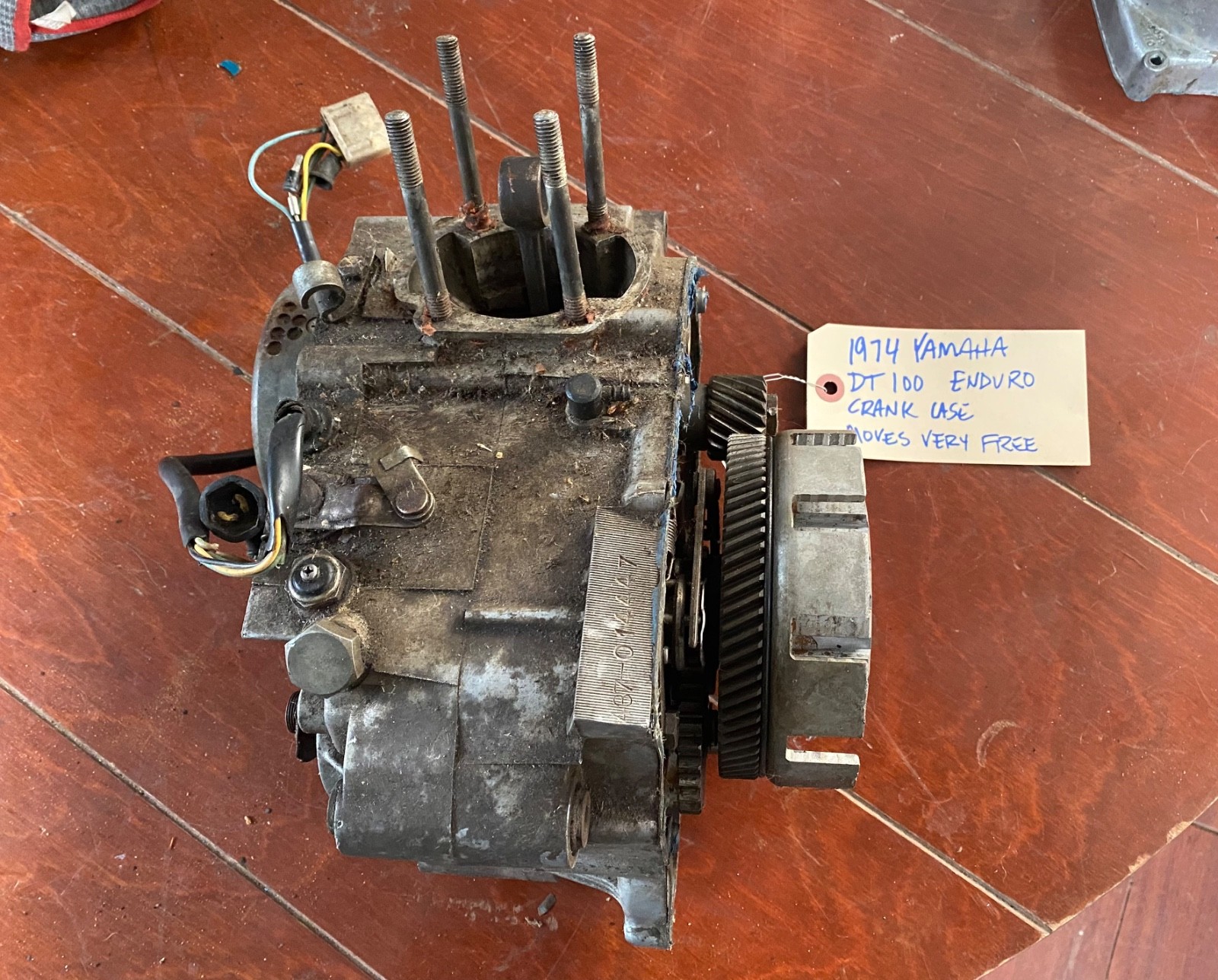 1974 Yamaha DT100 (437 VIN) Engine Bottom End Crank Case Transmission Crankshaft