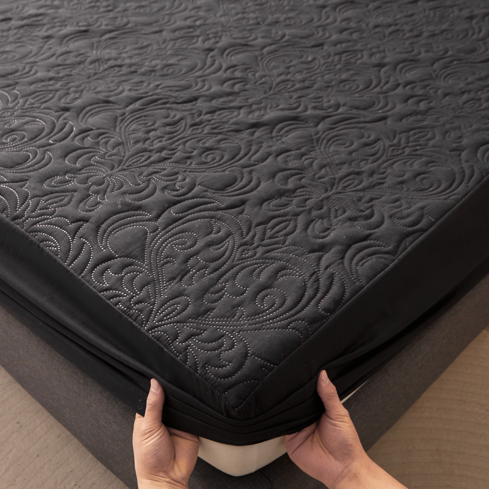 Waterproof Mattress Protector Soft and Breathable Quilted Mattress Cover
