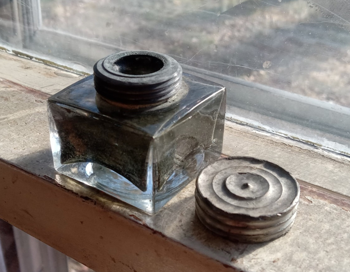 1860s NON SPILLING TRAVELER'S POCKET INKWELL GLASS WITH METAL COLLAR & CAP