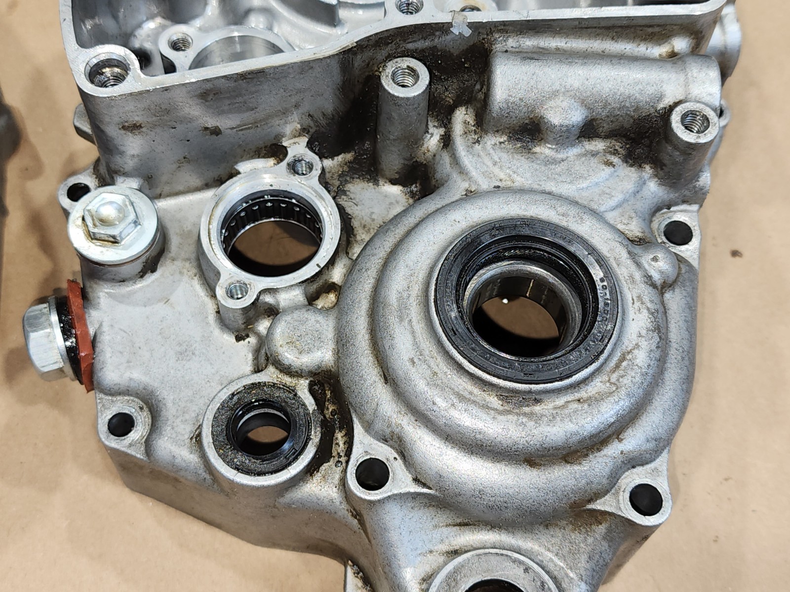 2015 Suzuki RMZ250 RMZ 250 OEM Left & Right Engine Crankcase Case Bottom End