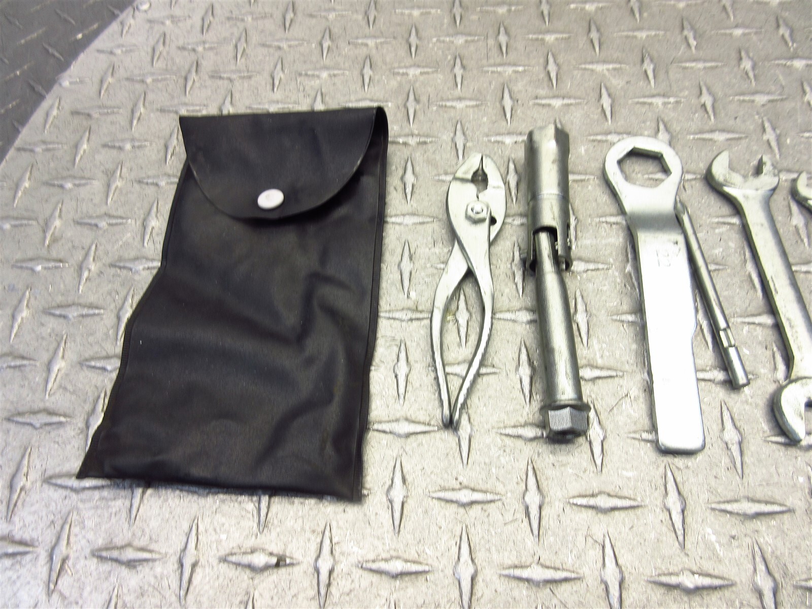 2008 07-09 Kawasaki KLE650 LE650A Versys OEM Tools Tool Bag Pouch Set Kit