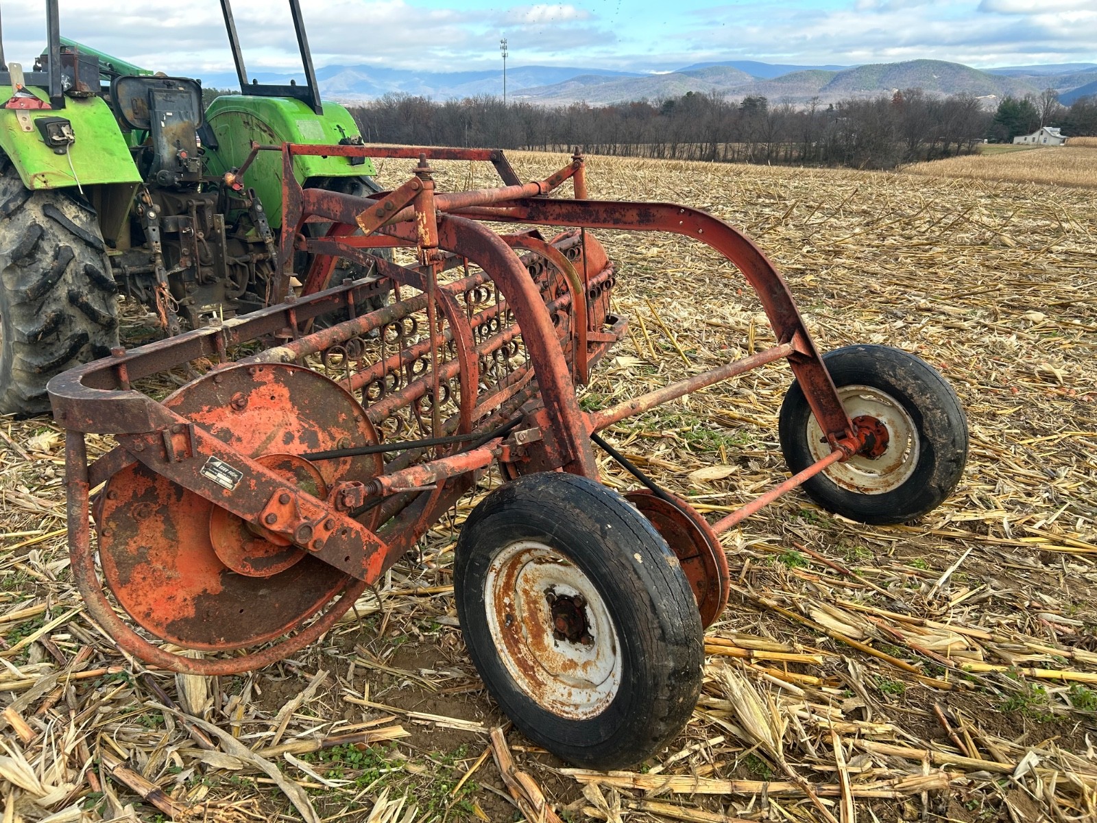 Avco 126 bar rake in working condition