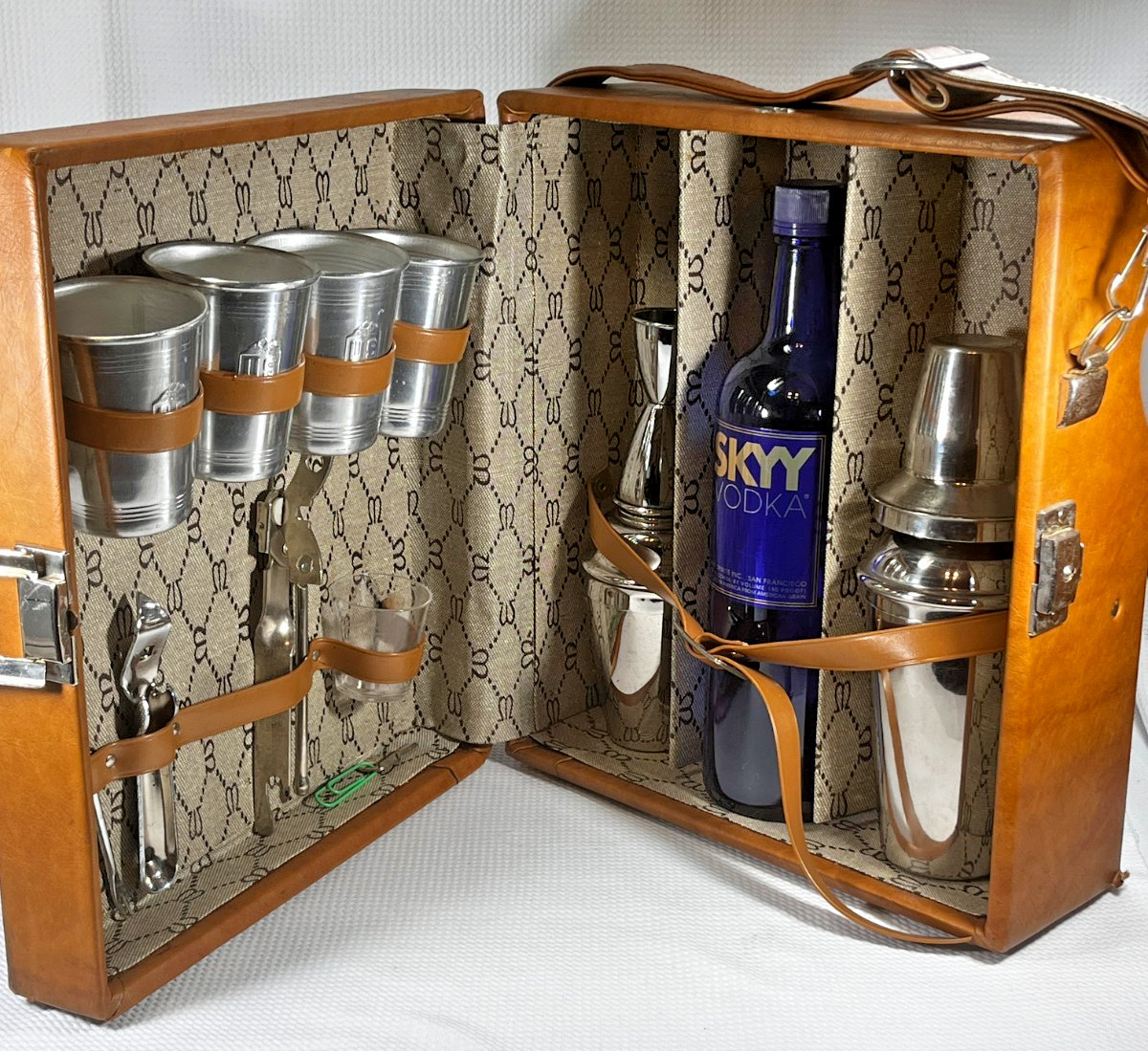 Vintage US Luggage Faux Leather Barware Travel Cocktail Case Set