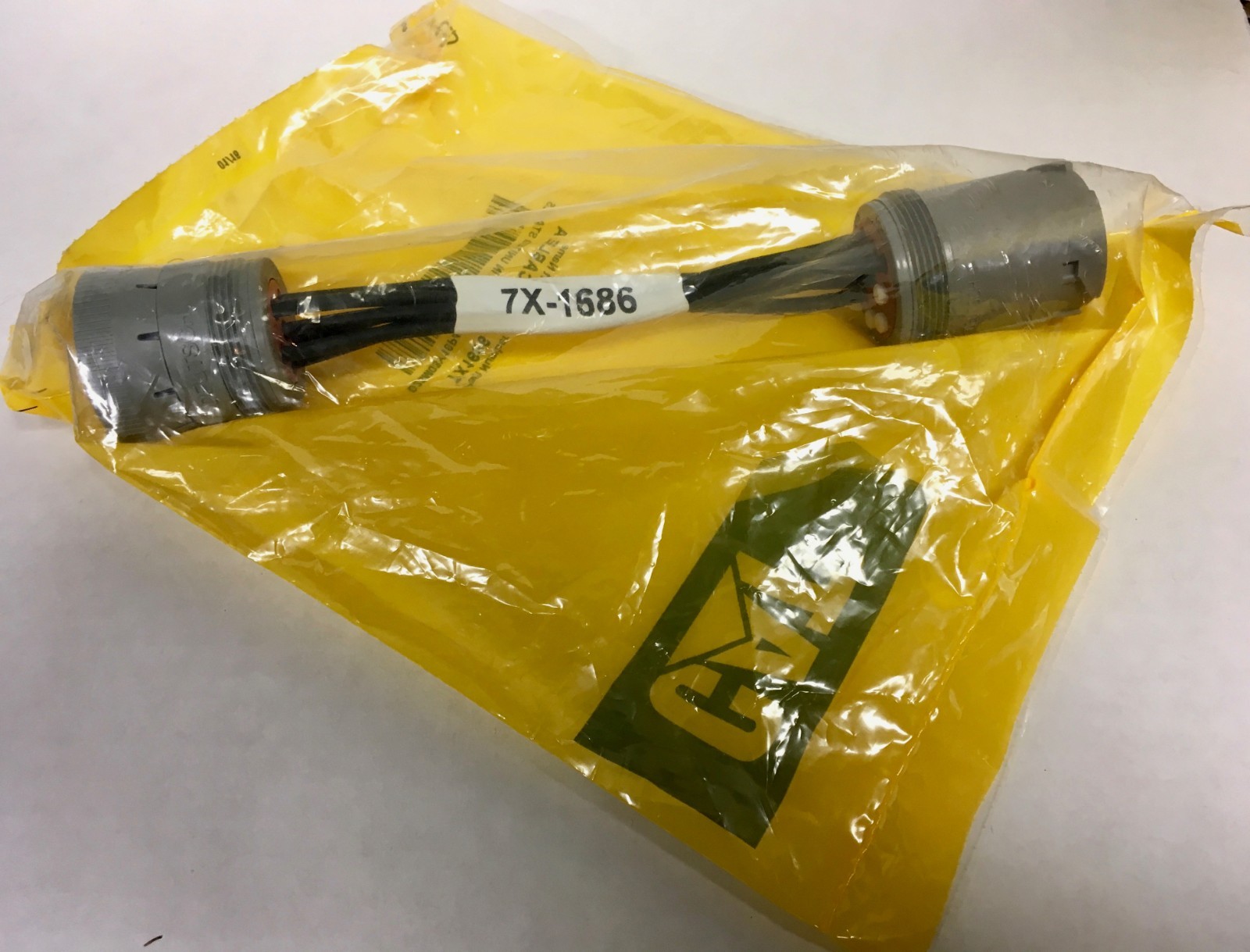 NEW -Genuine OEM CAT Caterpillar 6 PIN Cable Adapter Truck Engine 7X1686 7X-1686