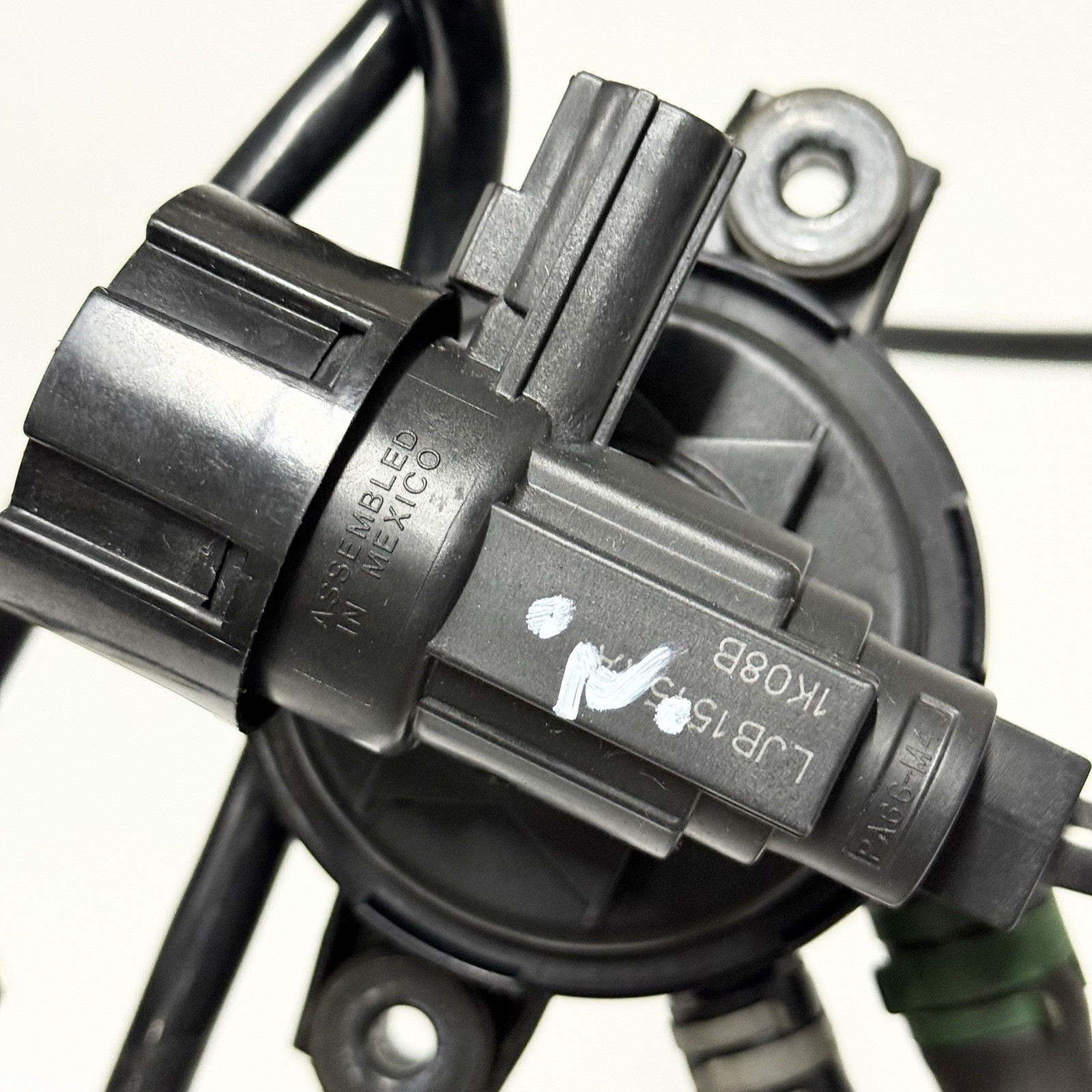 97-06 Jaguar X100 XK8 XKR Gas Vapor Evap Purge Valve w/ Tube LJB1515AA OEM 45K