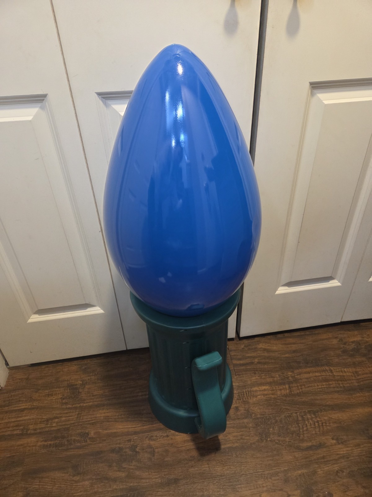 Home Depot 3 ft Battery Operated LED Jumbo BLUE Bulb Holiday Yard Decor