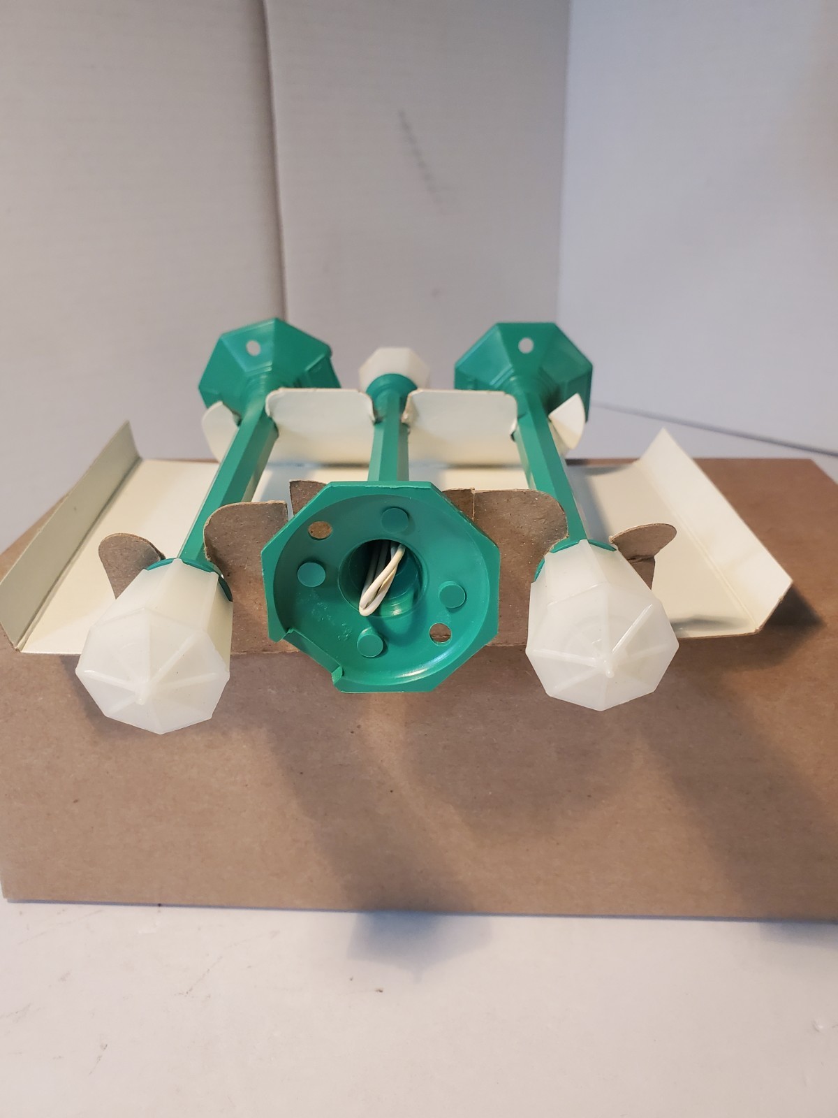 Lionel 6-2170 - 3 Operating Street Lamps In Original Box - New Never Used