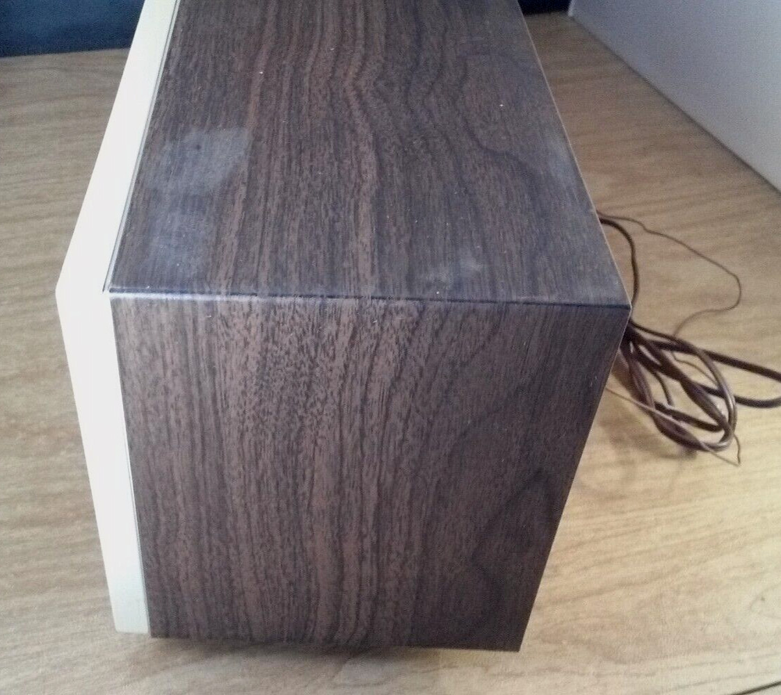 Vintage Lloyd's TM-821A High Fidelity AM/FM Tube Radio