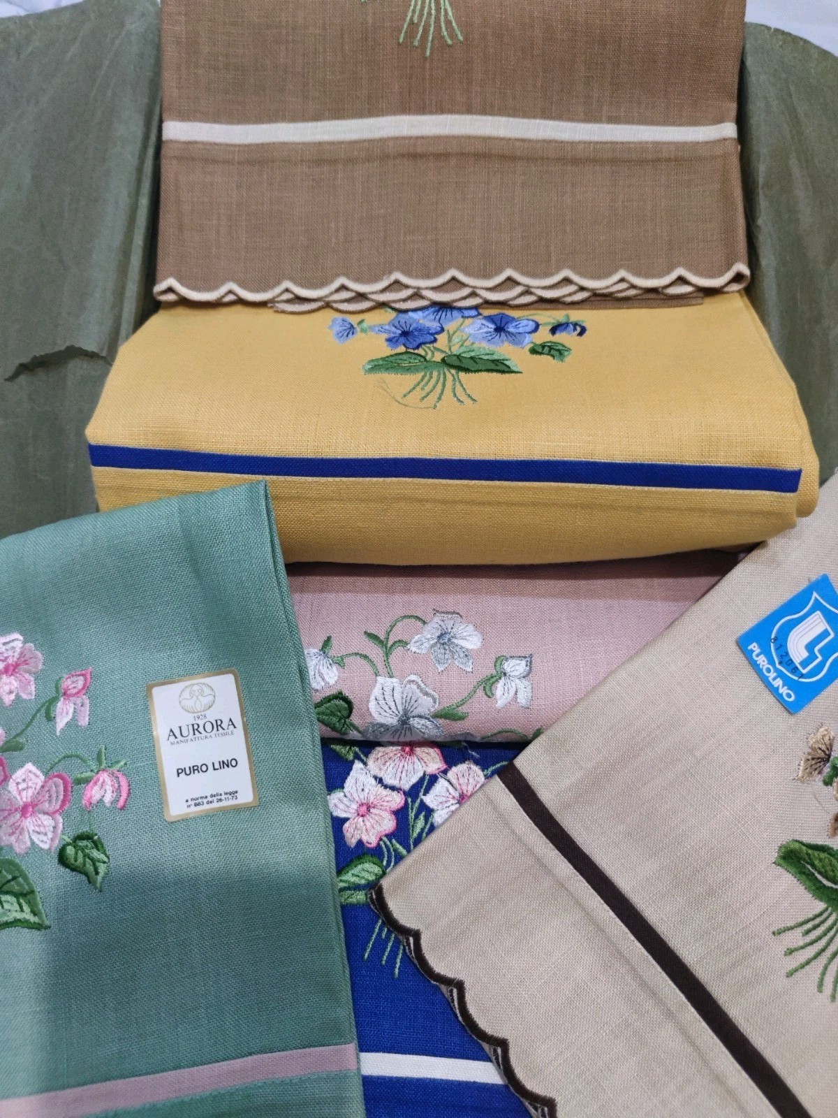 6 towels 💯 Pure linen embroidered, beautiful colored, in original packaging