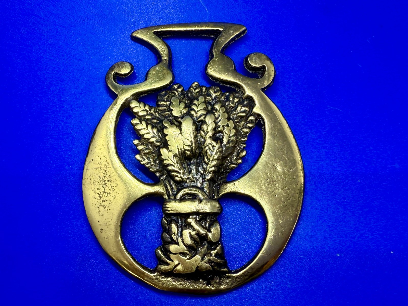 Tied Wheatsheaf Openwork Frame Bridle Harness Horse Saddle Medallion