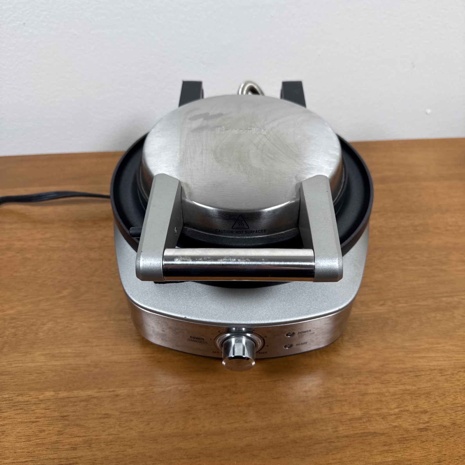 Breville BWM520XL No-Mess Round Waffle Maker Brushed Stainless Steel 7 Settings