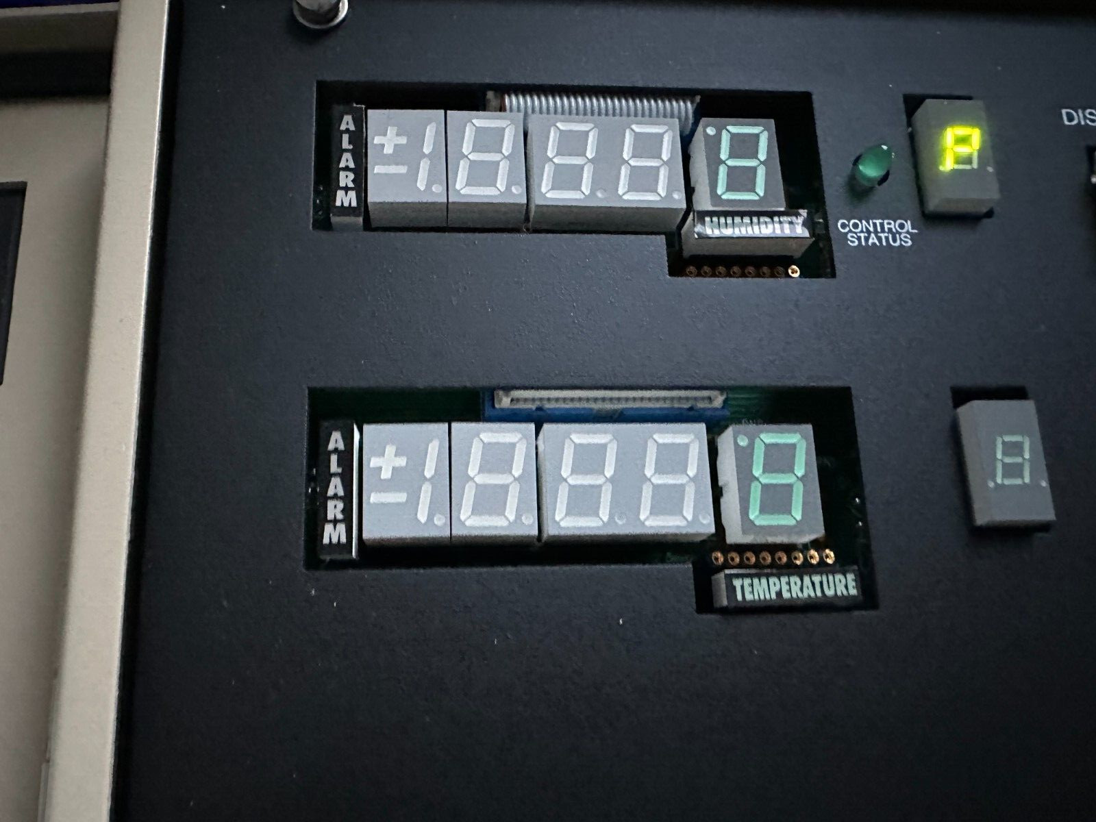 General Eastern Hygro E4-RH-2D-115V Dual Display Dew Point Monitor