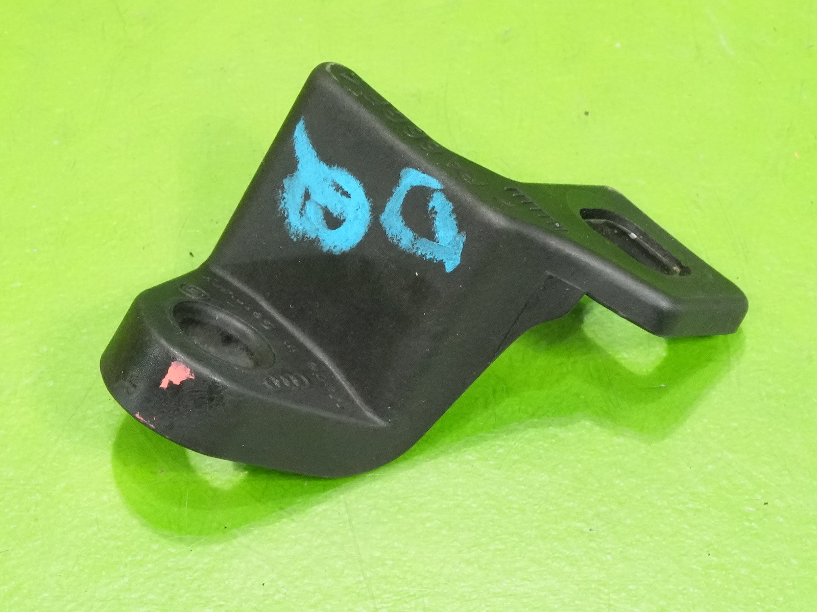 00-06 Audi TT OEM 8N0941454 passenger front headlight lamp bracket mount tab