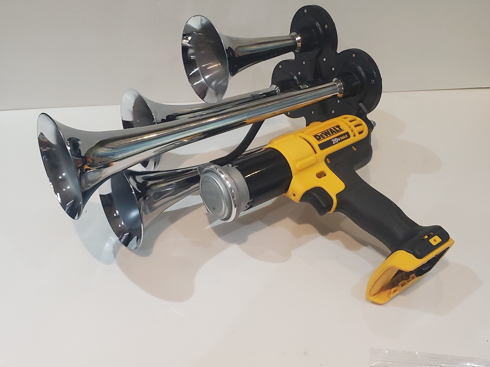 DeWALT 20V MAX Impact QUAD Air Horn Train Horn Compressor ,Black Trumpets 14"