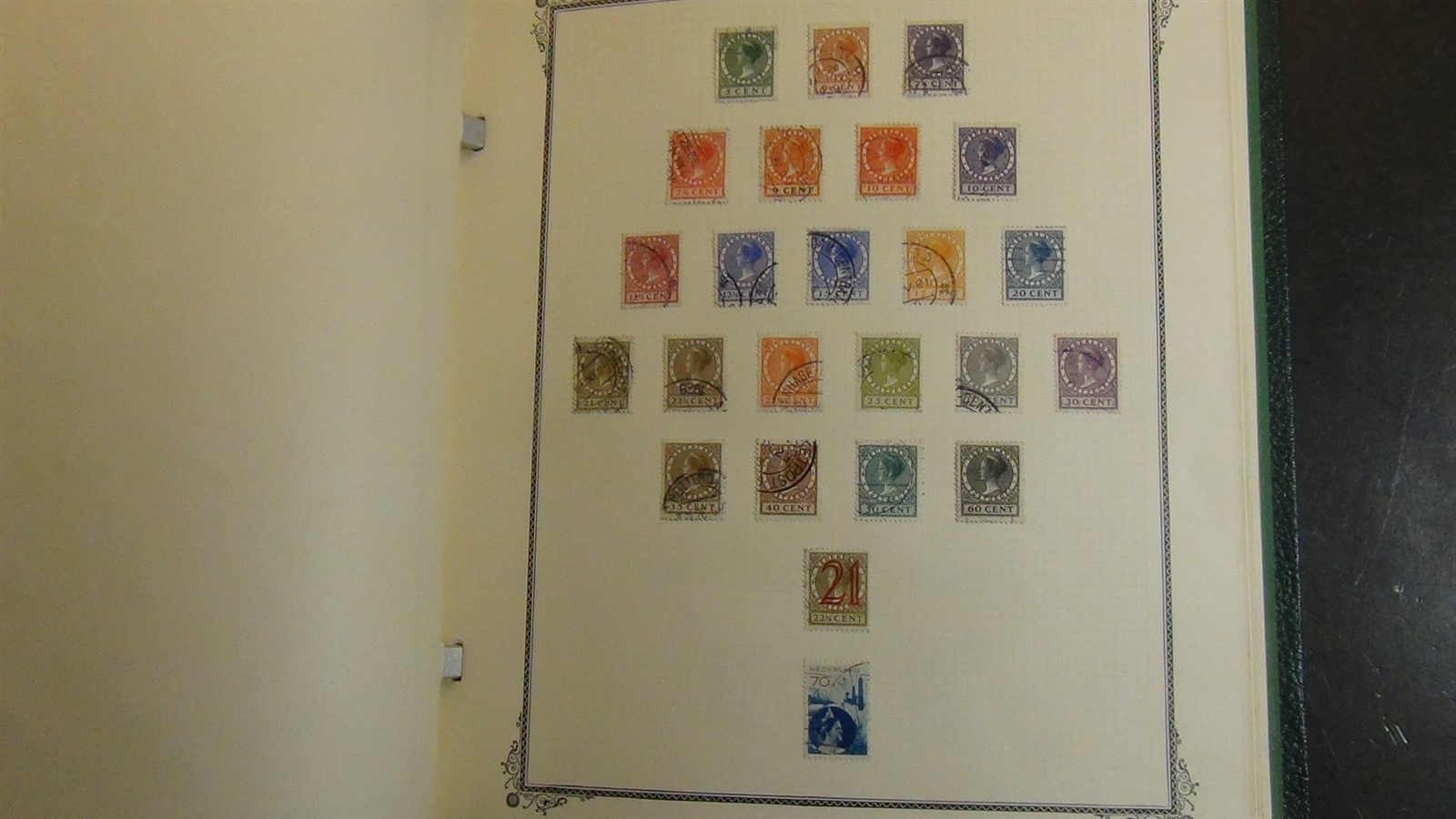 Stampsweis Netherlands collection on Scott Specialty album pages est 1000 to '72