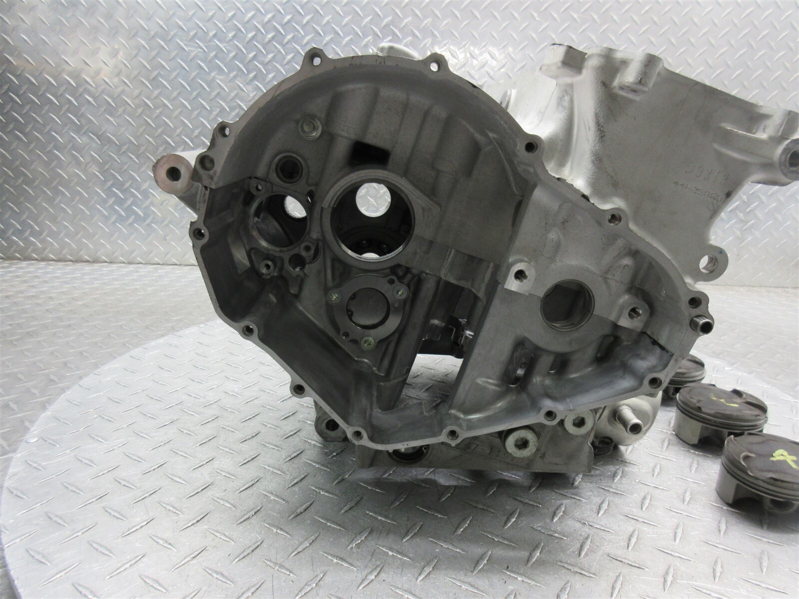 2015 11-20 Suzuki GSXR 750 GSXR750 Crankcase Case Engine Motor Block Piston Lot