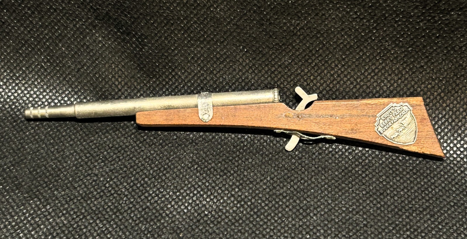 Vintage~Knott's Berry Farm Souvenir Cowboy Rifle Toy~Retractable Mechanism~Works