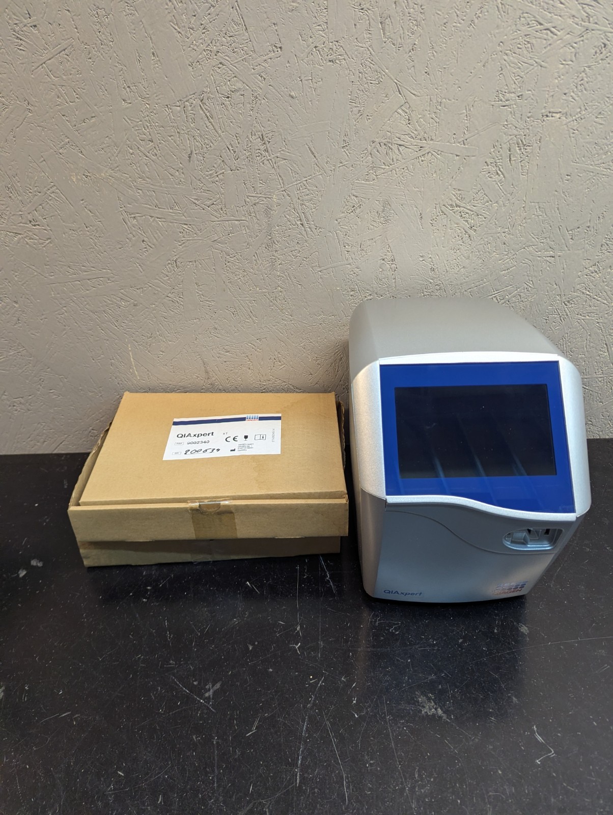 Qiagen QIAxpert Microfluidic UV/VIS Spectrophotometer RNA DNA REF 9002340
