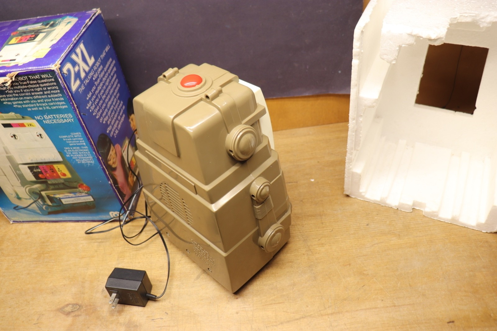 Vintage Mego 1978 2-XL Robot Toy 8 Track Player & 5 Cartridges